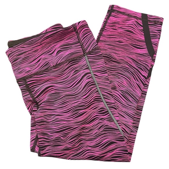 LULULEMON pink and Black Patterned cropped Leggings - Picture 3 of 5
